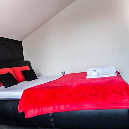 Guest House Vila Salute Ni Екстериор снимка