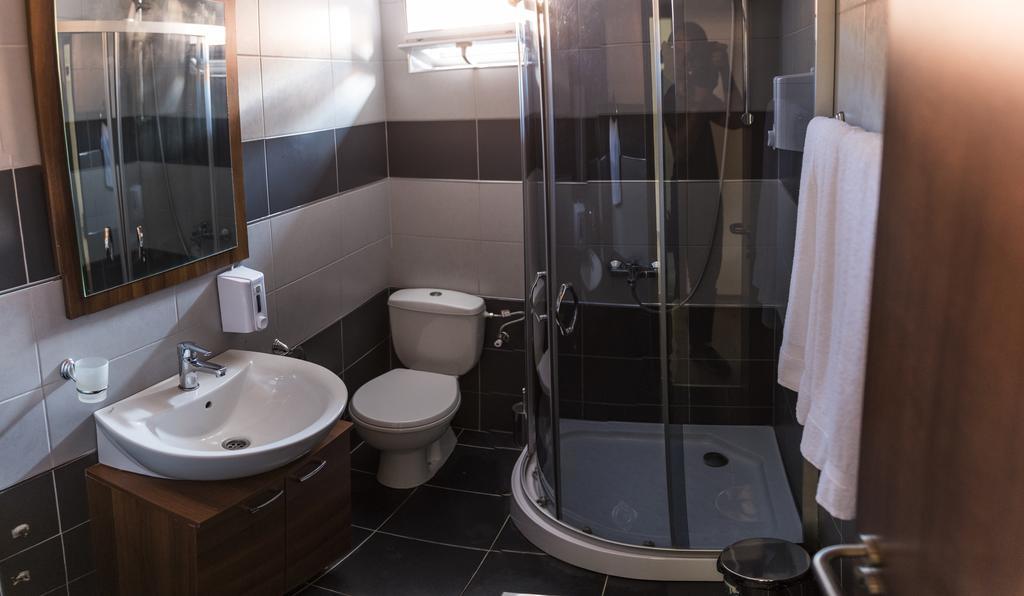Guest House Vila Salute Ni Екстериор снимка