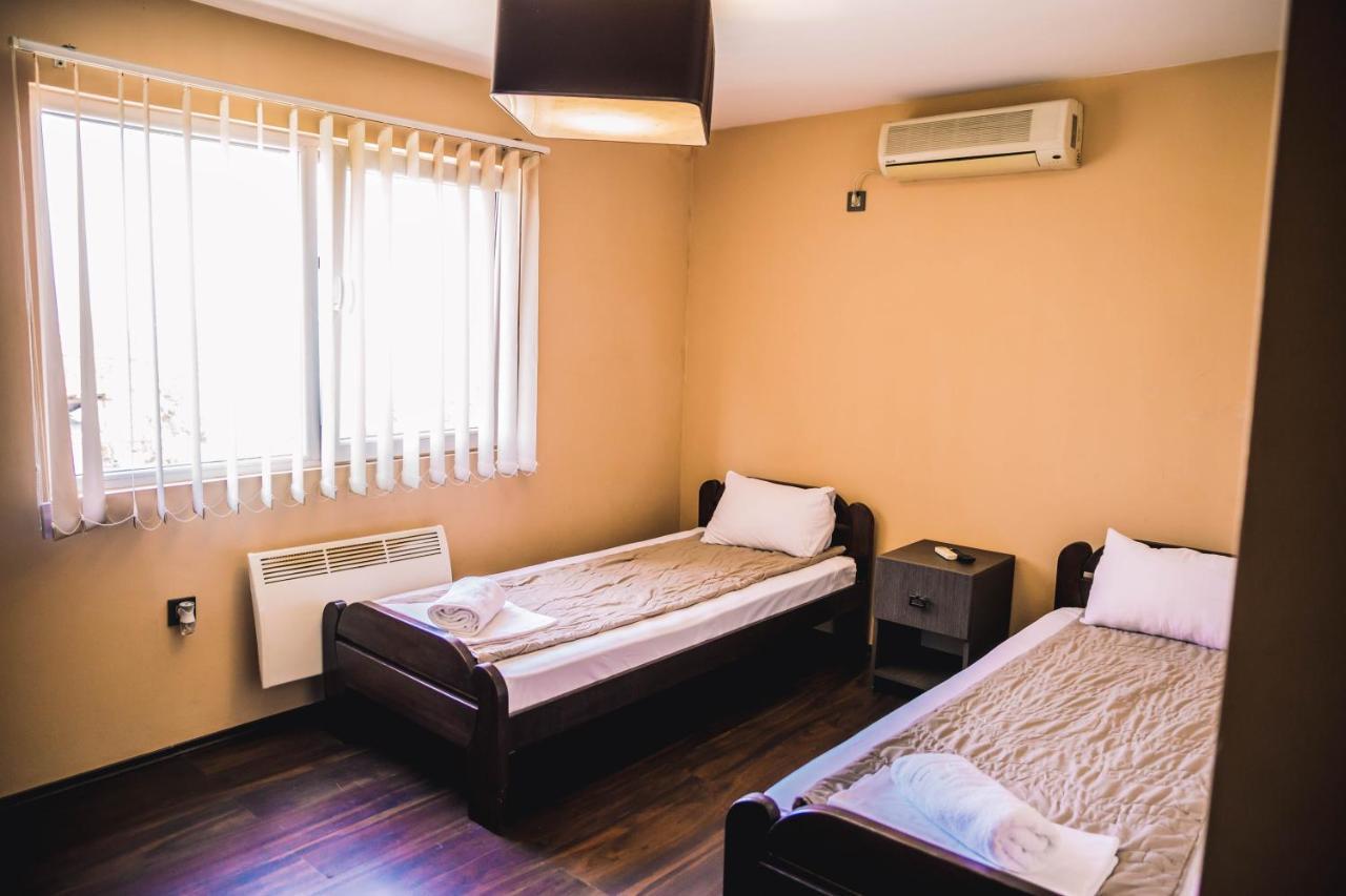 Guest House Vila Salute Ni Екстериор снимка